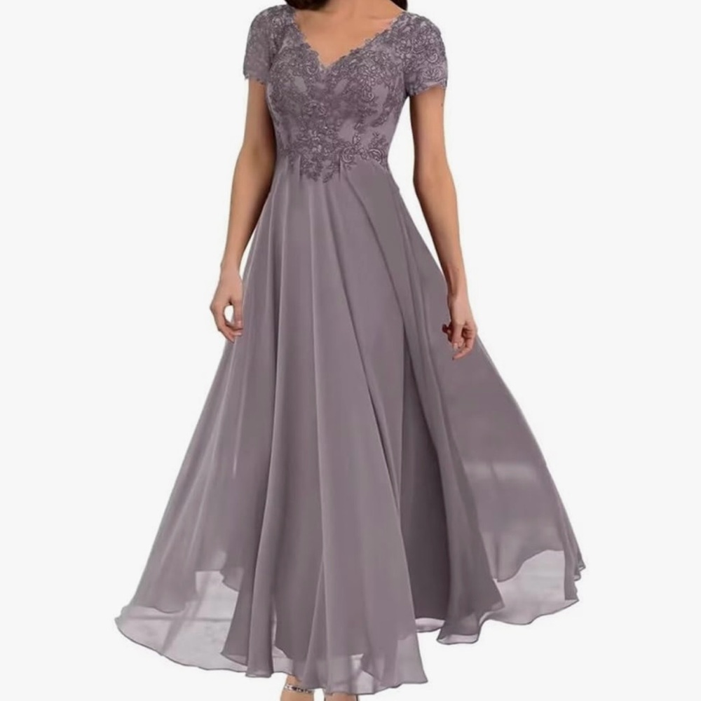 Elegant Lace Evening Gown in Lavender